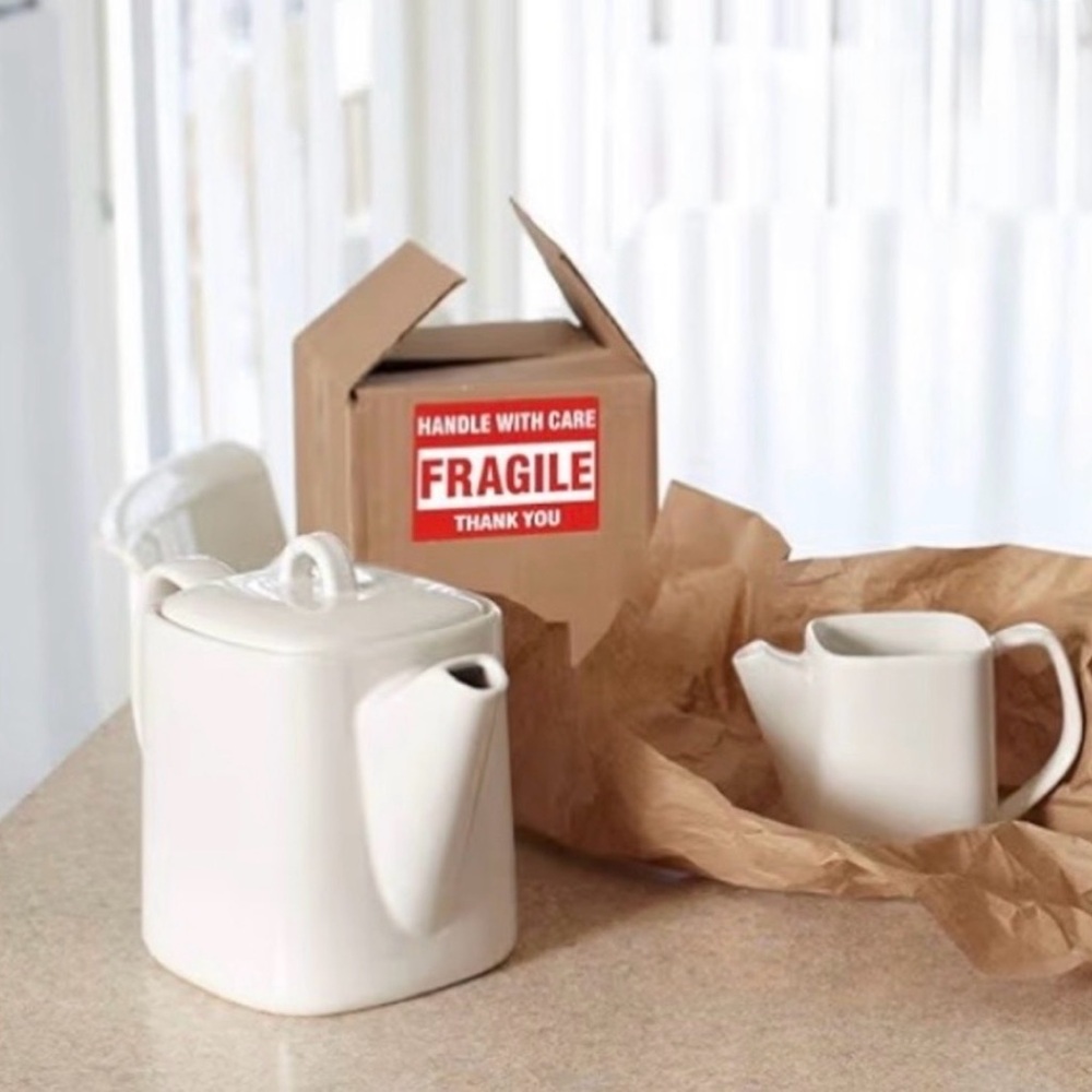 100 Red Fragile Handle With Care Stickers - Picture 3 of 4